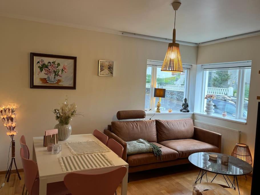 Charming 3 Bedroom Apartment Akureyri Eksteriør billede